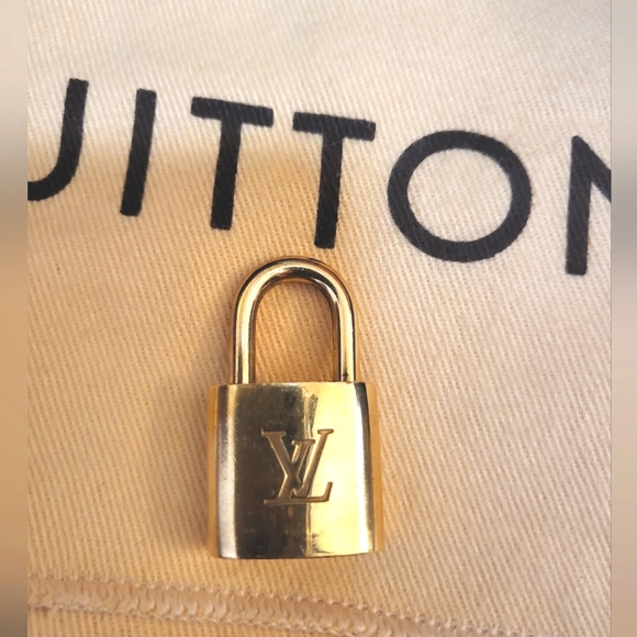 Authentic Louis Vuitton Alma BB in Damier Ebene - Picture 6 of 17